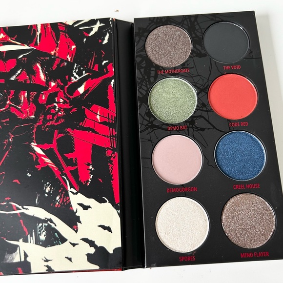 MAC x Stranger Things Bundle - Picture 6 of 13